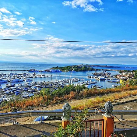 Villa Victoria - A Luxury Appartment With Icredible Seaview 소조폴 외부 사진
